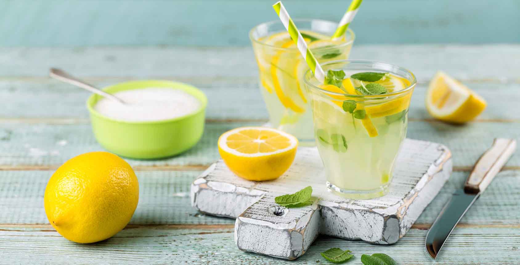 woda z cytryną i kurkumą