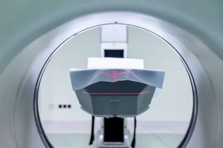Rezonans Magnetyczny vs. Tomografia Komputerowa