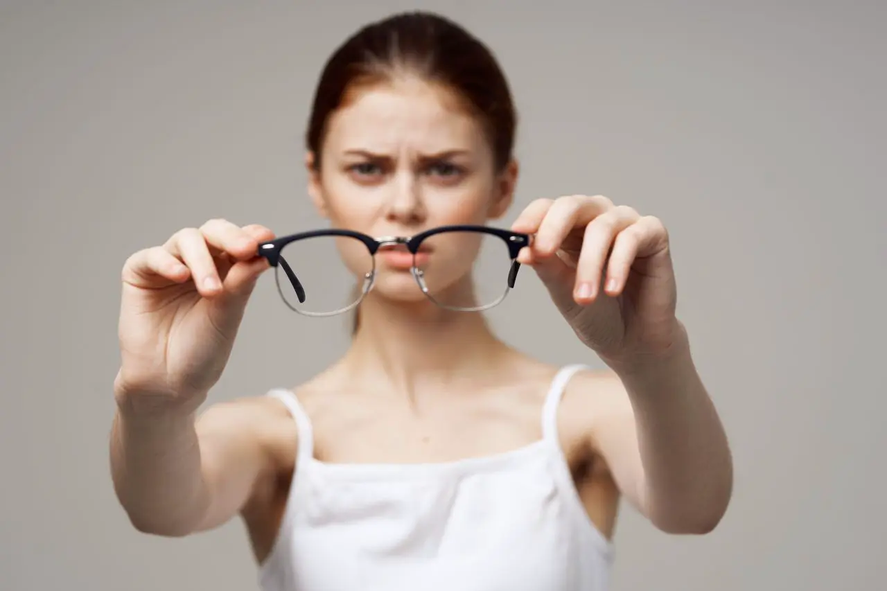 Jak widzi astygmatyk – objawy, które mogą świadczyć o problemie ze wzrokiem